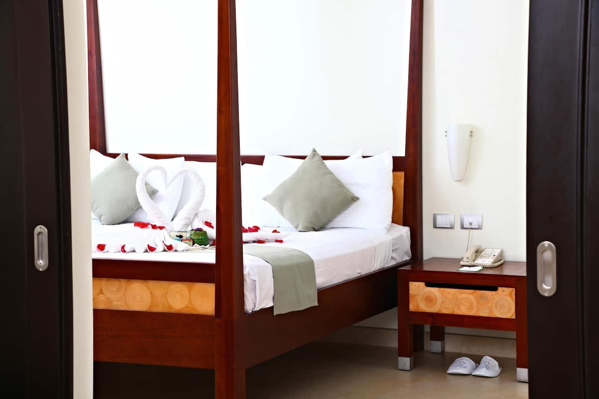 1 bedroom, free minibar, in-room safe, desk