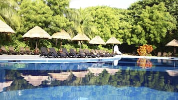 3 outdoor pools, pool umbrellas, sun loungers