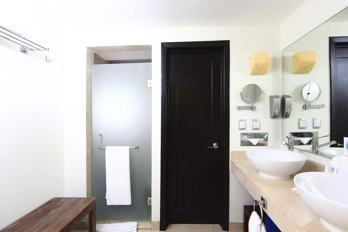 Shower, free toiletries, hair dryer, bathrobes