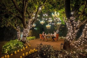 Outdoor dining - Country Inn Tarika Resort Jim Corbett (Ramnagar)