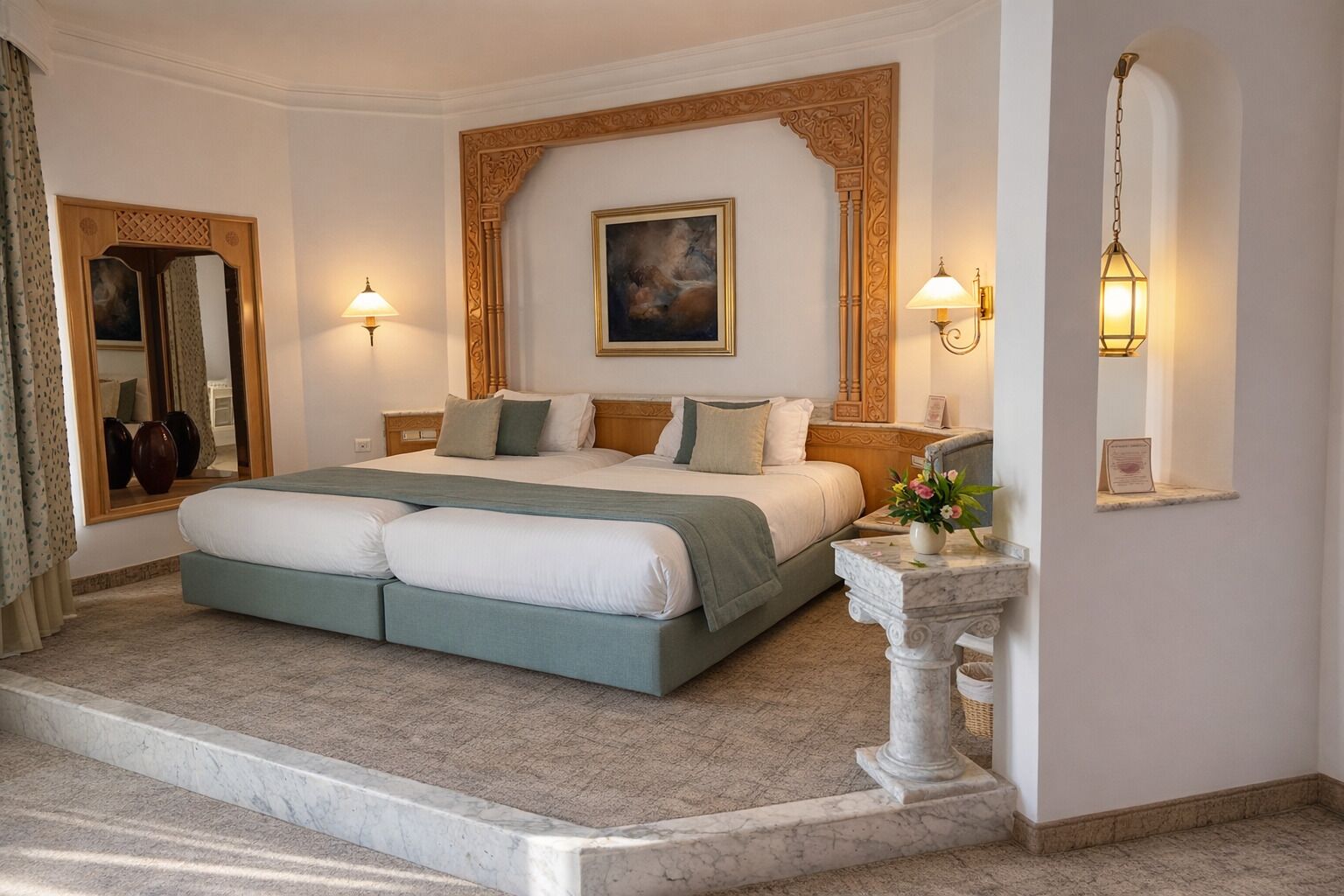 Minibar, coffres-forts dans les chambres, bureau, rideaux occultants