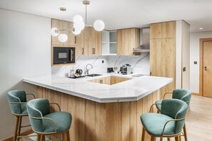 Executive Suite, 2 Bedrooms | Private kitchen