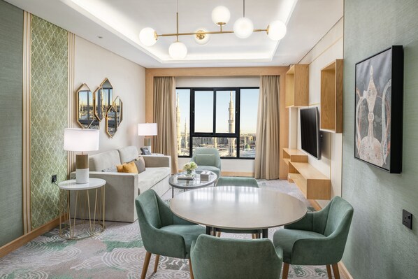 Suite, 4 Bedrooms (Haram) | Living area