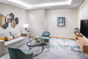 Suite, 3 Bedrooms, City View | Living area