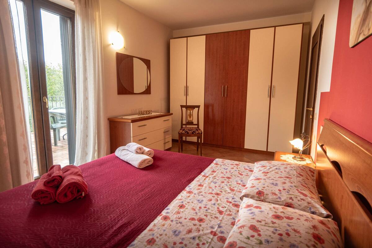 Apartamento tradicional, 2 quartos, cozinha, vista para o jardim | 1 quarto, camas Select Comfort, quartos à prova de som