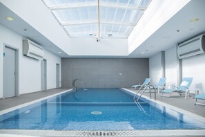 Indoor pool, pool loungers