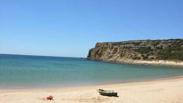 Una spiaggia nelle vicinanze