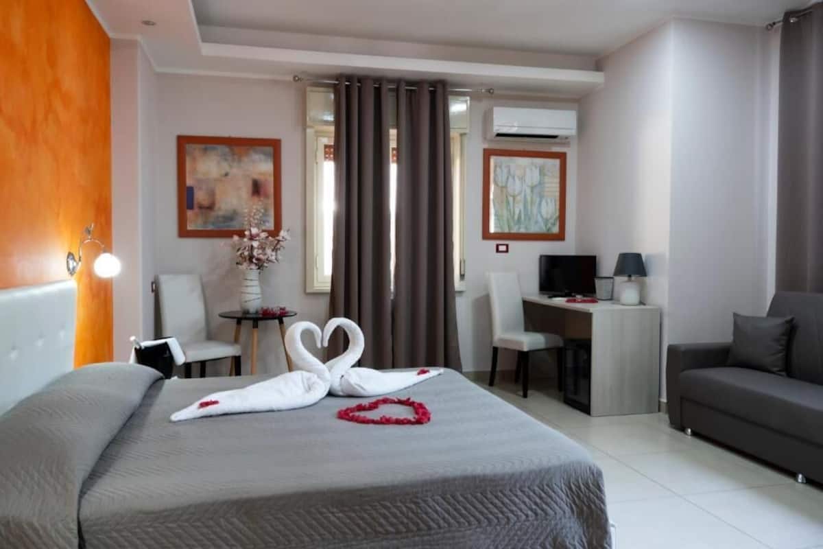1 bedroom, in-room safe, individually decorated, desk