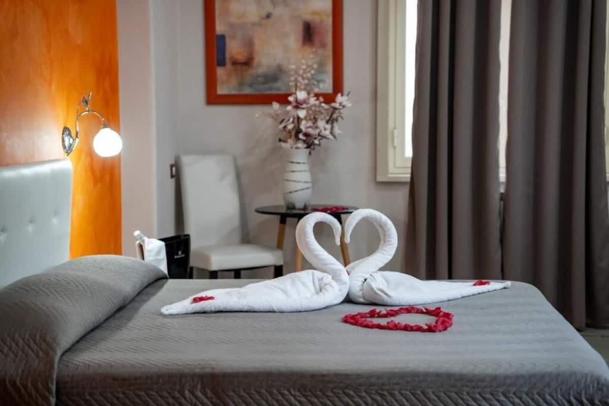 1 bedroom, in-room safe, individually decorated, desk