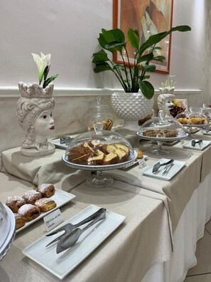 Frokostbuffé hver dag (mot et tillegg)
