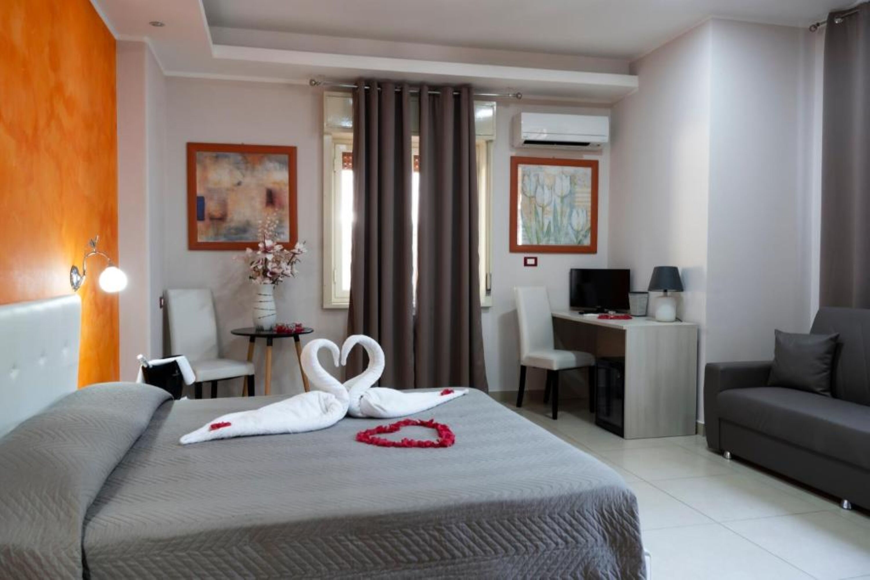 1 soverom, safe på rommet, individuelt dekorert og skrivebord