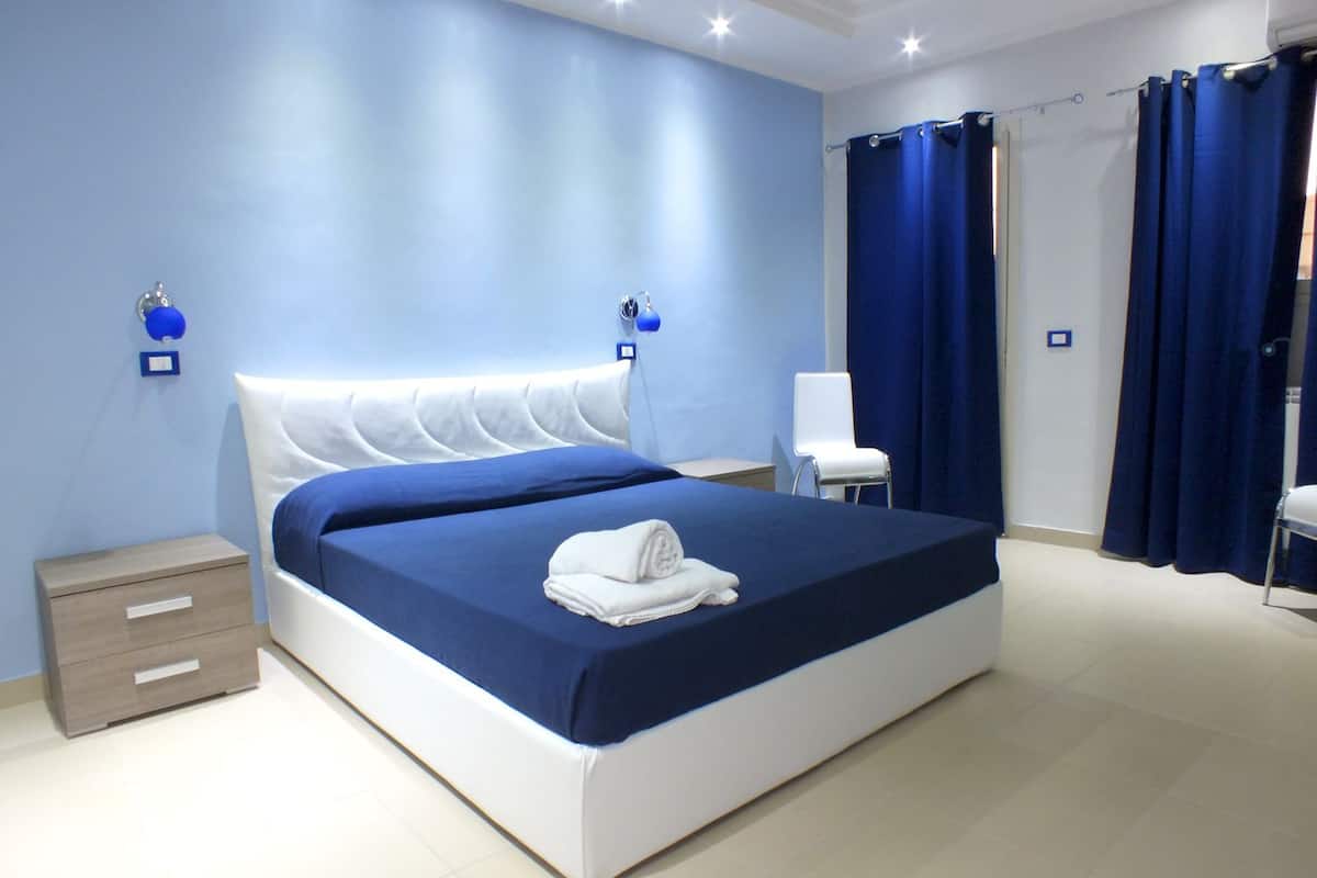 Standard Double Room, 1 Double Bed, Non Smoking, Balcony | 1 bedroom, in-room safe, individually decorated, desk