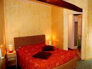 Zimmersafe, Schreibtisch, schallisolierte Zimmer, Babybetten