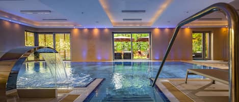 2 piscines cobertes (horari: 07:00-20:00) i gandules