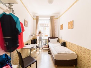 In-room safe, individually furnished, blackout drapes, free WiFi - Three Little Pigs Hostel Berlin (Berlin)
