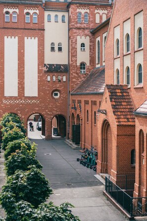 Exterior - Three Little Pigs Hostel Berlin (Berlin)