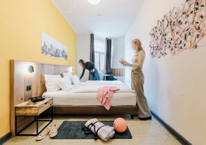 Dobbeltrom, delt bad | Safe på rommet, individuelt innredet og blendingsgardiner