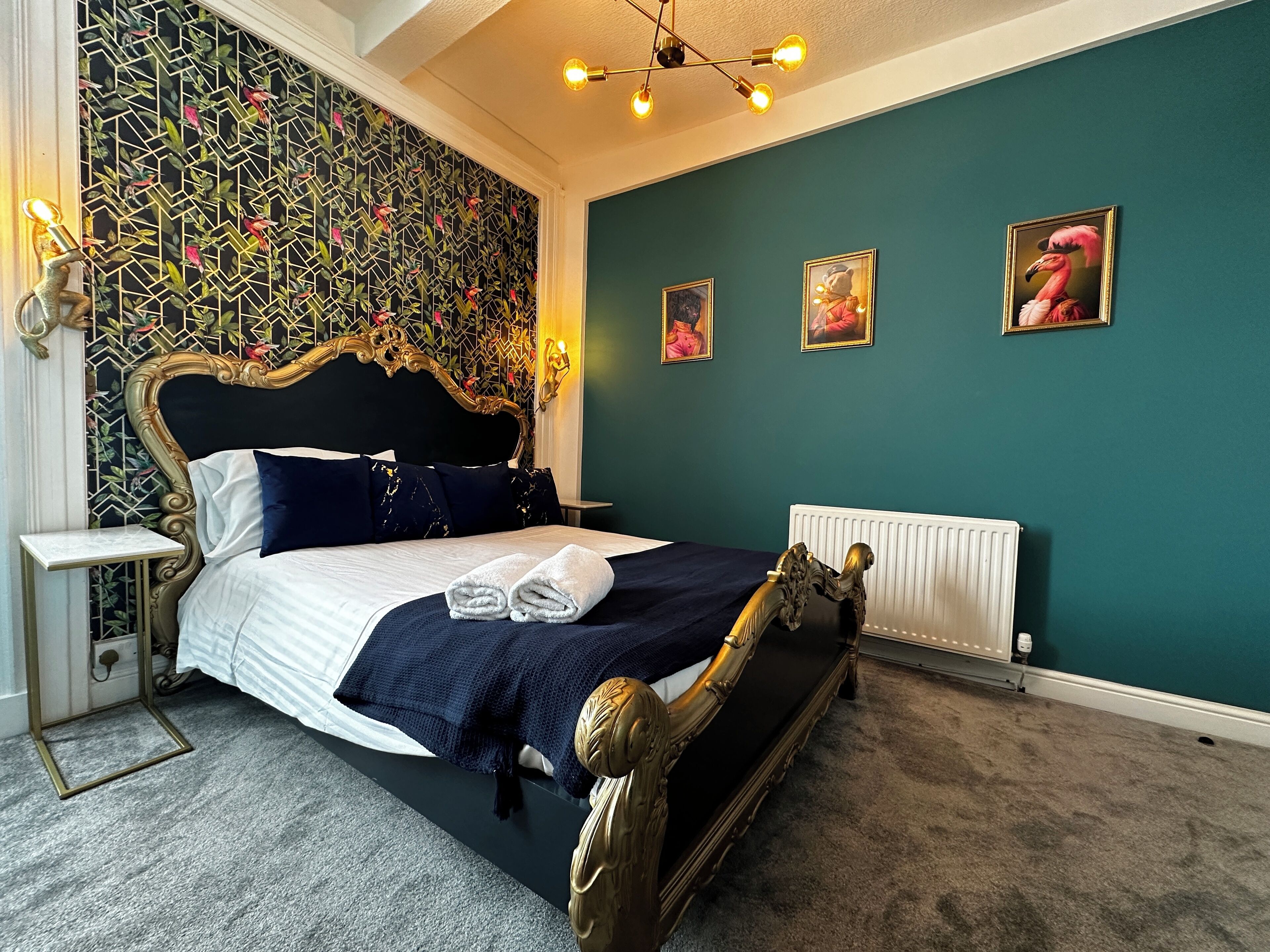 Executive Room, 1 King Bed | Desk, iron/ironing board, free WiFi