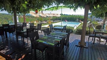 Lunch and dinner served, Regional cuisine