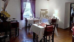 Restaurant - Hôtel Les Vieilles Granges (Granges-les-Beaumont)