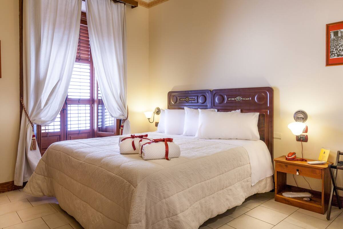 In-room safe, desk, soundproofing, cots/infant beds