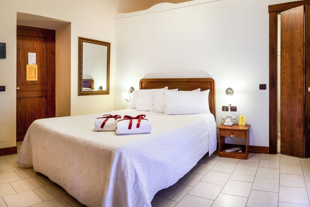 Superior Double Room | In-room safe, desk, soundproofing, cots/infant beds