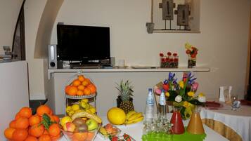 Free daily buffet breakfast