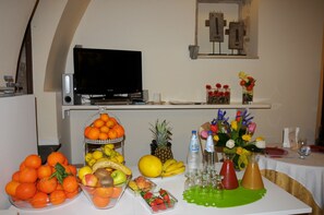 Free daily buffet breakfast