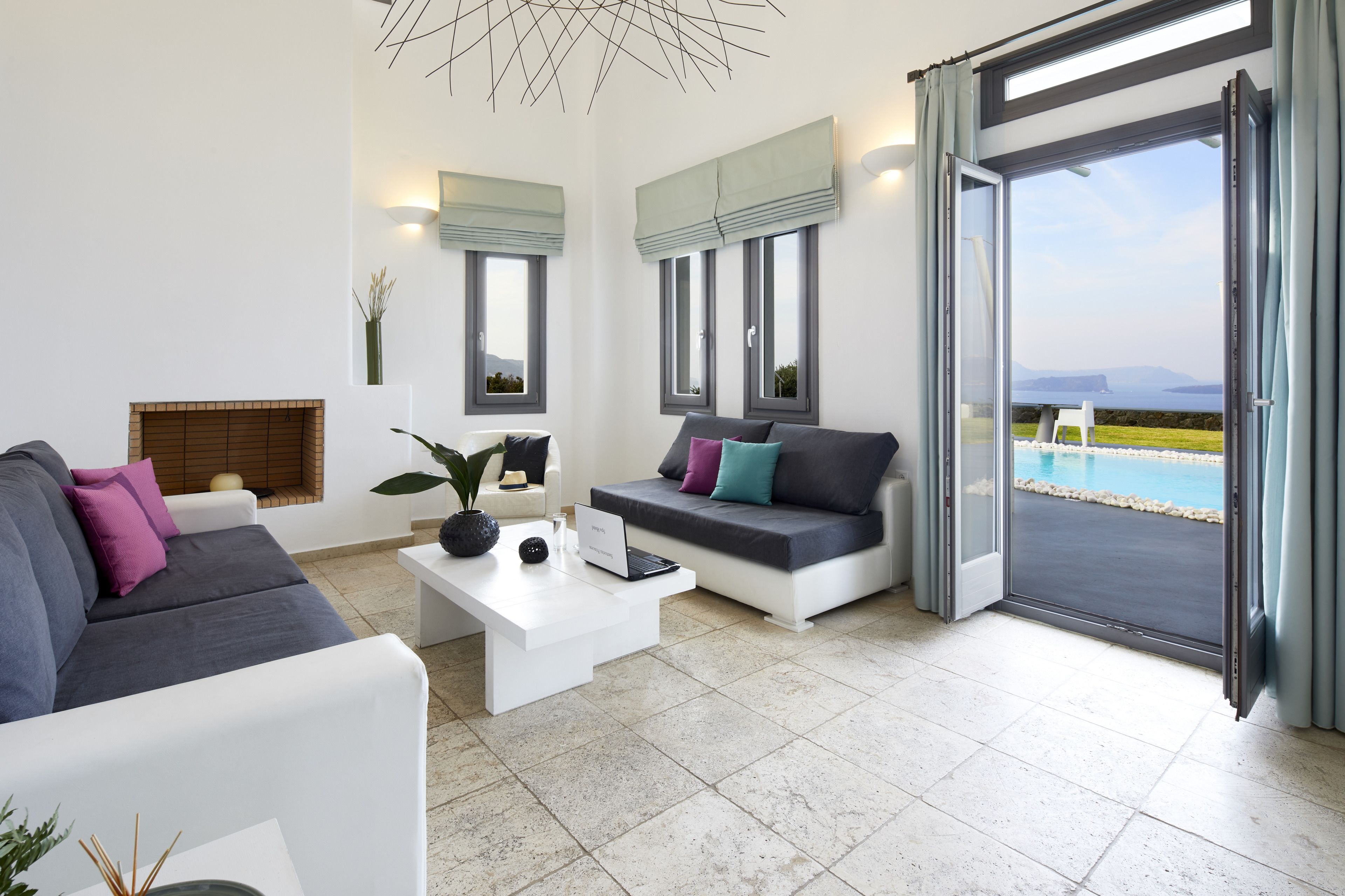 Serenity Villa with Caldera View, Heated Pool & Hot tub in Private Garden | Sala de estar | Una televisión, una chimenea, un reproductor de DVD, un ordenador