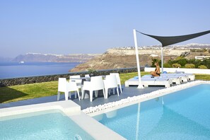 Serenity Villa with Caldera View, Heated Pool & Hot tub in Private Garden | Piscina particular