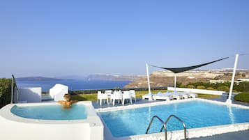 Serenity Villa with Caldera View, Heated Pool & Hot tub in Private Garden | Private pool