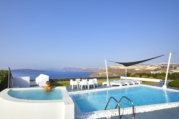 Serenity Villa with Caldera View, Heated Pool & Hot tub in Private Garden | Private pool