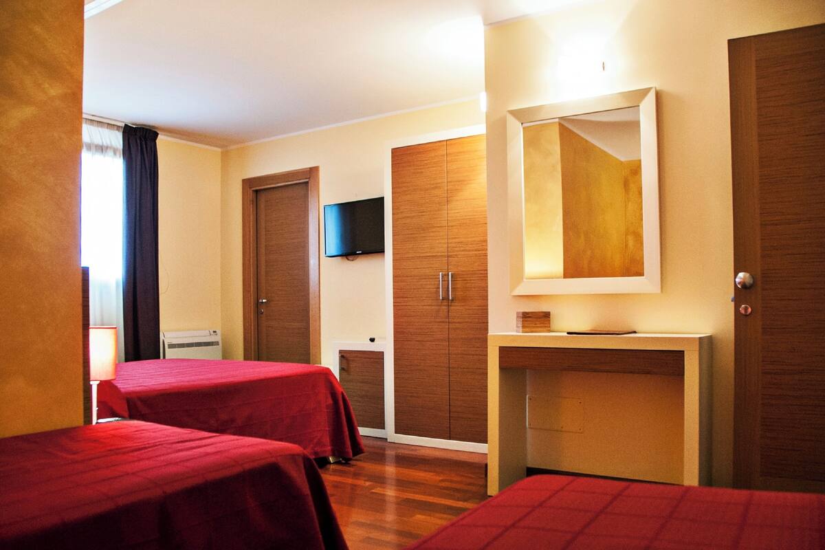 1 habitación, ropa de cama hipoalergénica, cubrecamas y minibar 