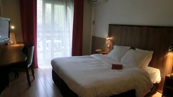 Desk, blackout curtains, free WiFi, bed sheets