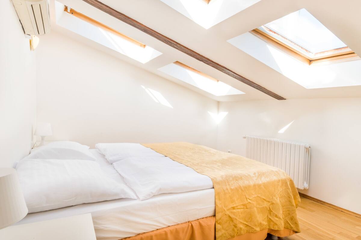 Suite | In-room safe, desk, blackout drapes, soundproofing