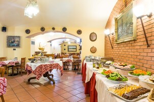 Café da manhã com buffet todos os dias mediante uma taxa