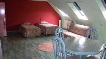 Vierbettzimmer | Babybetten, kostenloses WLAN
