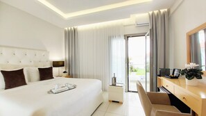 Classic Double Room | Hypo-allergenic bedding, down duvets, Tempur-Pedic beds, minibar