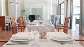 Breakfast and dinner served  - Akrogiali Exclusive Hotel - Adults Only (Kassandra)