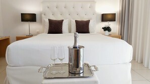 Classic Double Room | Hypo-allergenic bedding, down duvets, Tempur-Pedic beds, minibar - Akrogiali Exclusive Hotel - Adults Only (Kassandra)