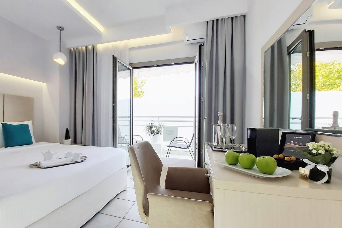 Classic Double Room | Hypo-allergenic bedding available, down comforters, Tempur-Pedic beds