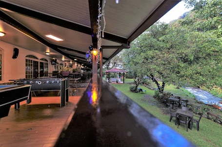 Speisen im Freien. Hotel Valle del Rio, SA