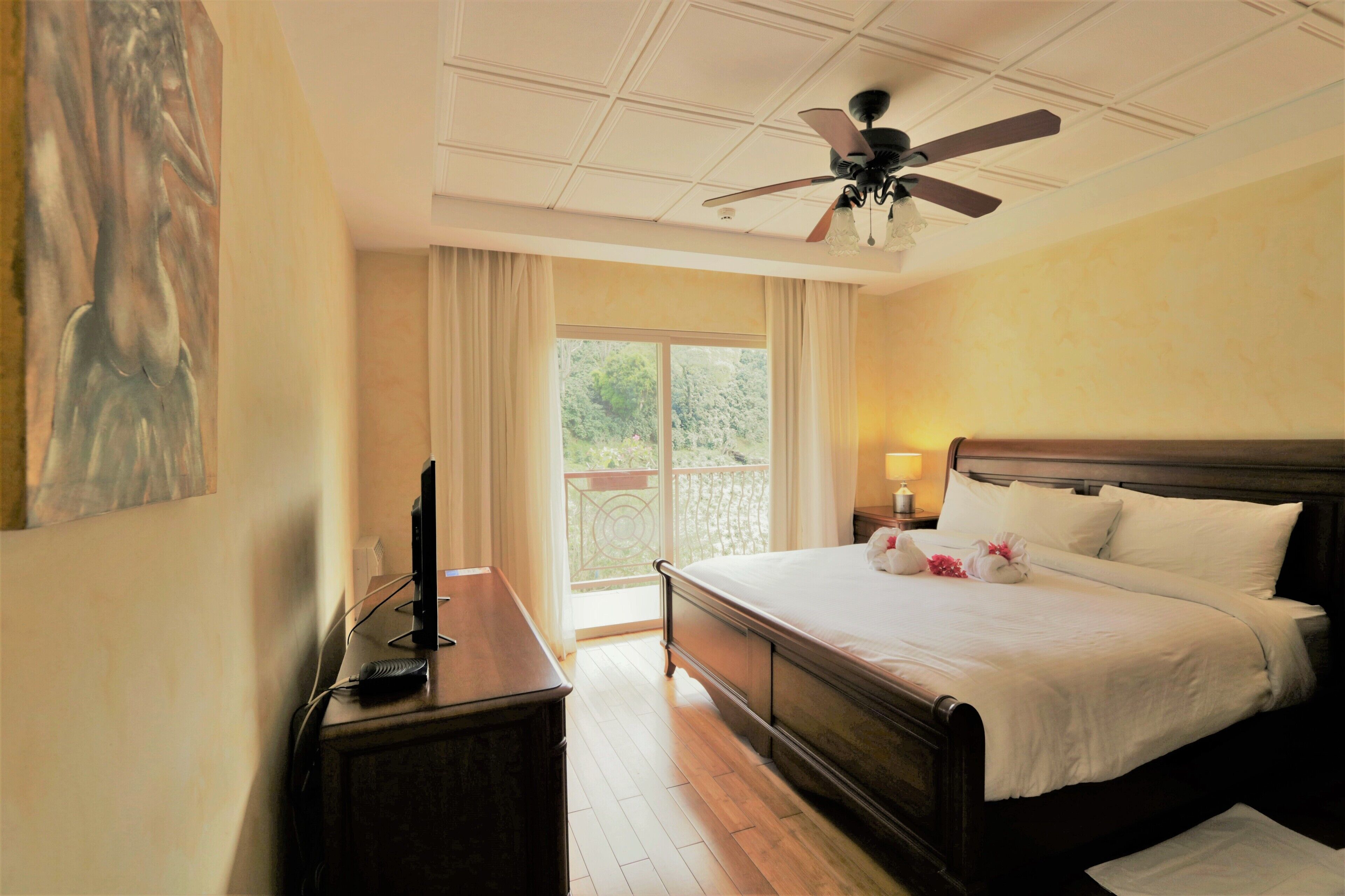 suite | premium bedding, pillow-top beds, minibar, in-room safe