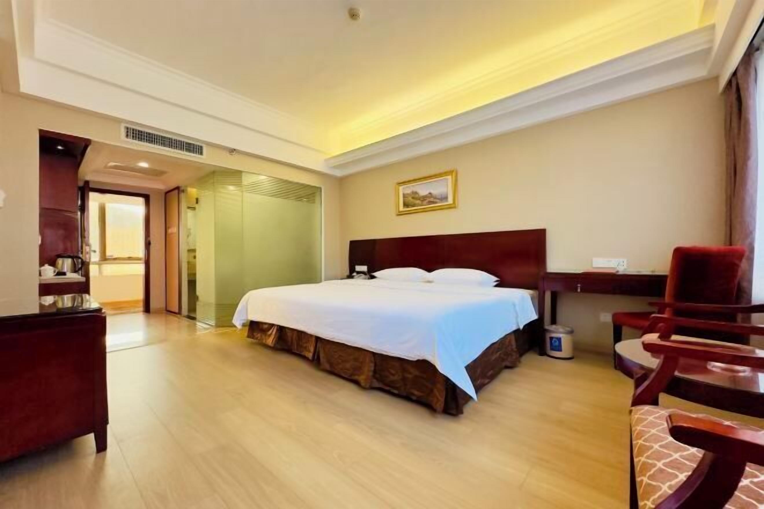 Minibar, in-room safe, alarm clocks