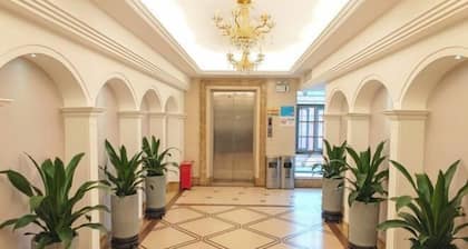 Vienna Hotel (Shenzhen Bijiashan Yinhu subway station)