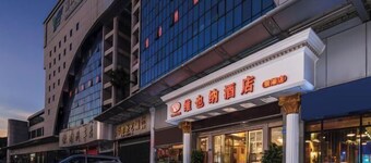 Vienna Hotel (Shenzhen Bijiashan Yinhu subway station)