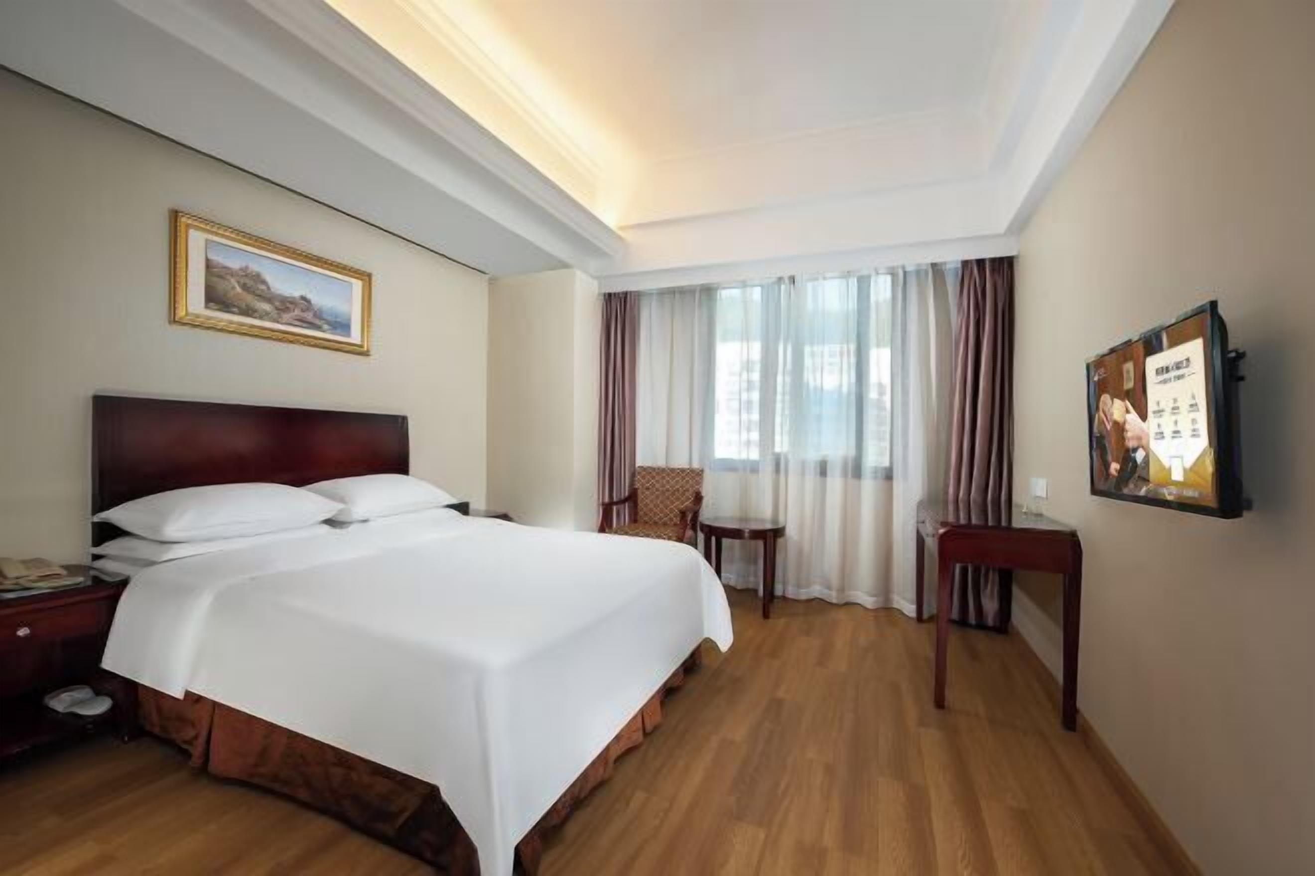 Minibar, in-room safe, alarm clocks