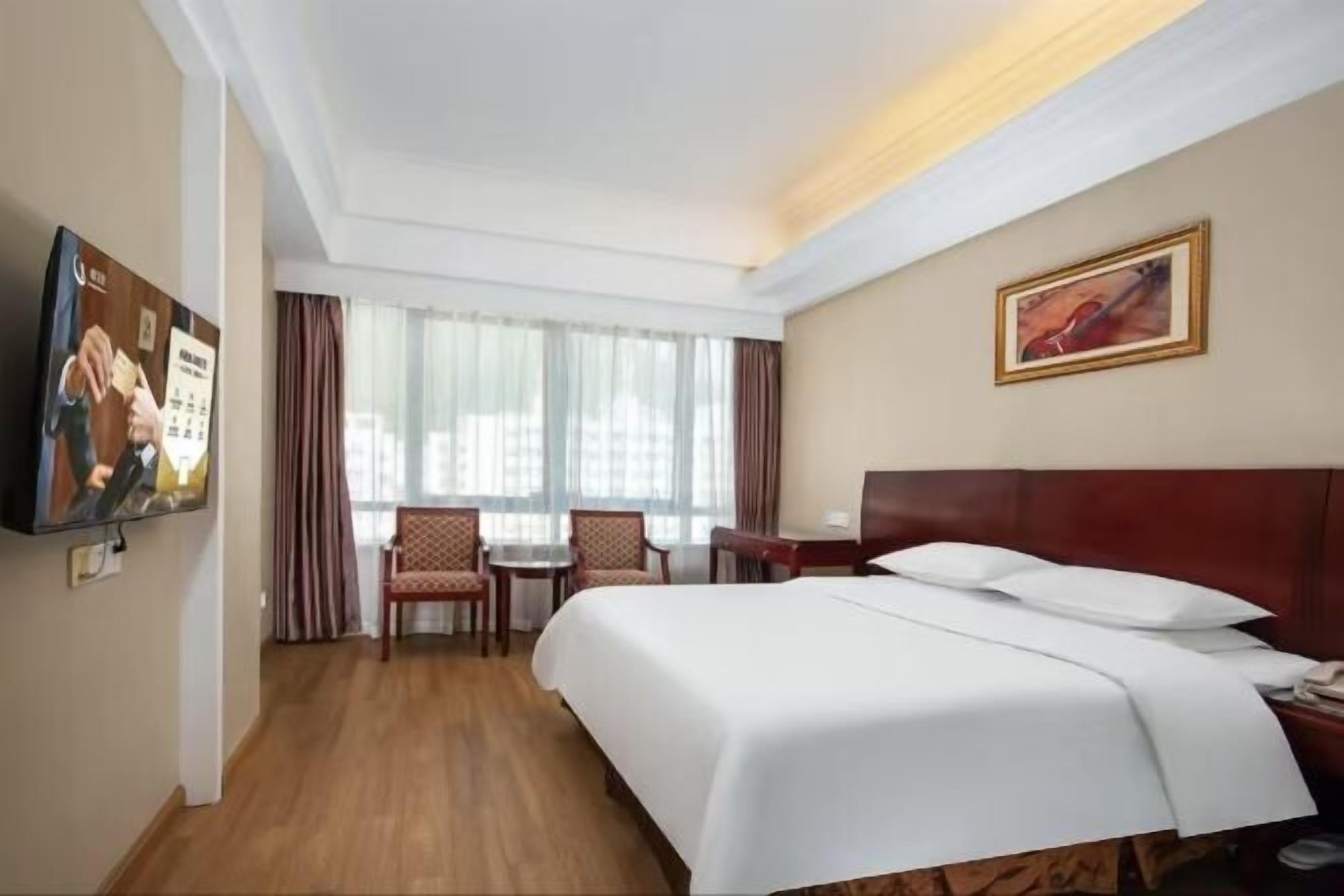 Minibar, in-room safe, alarm clocks