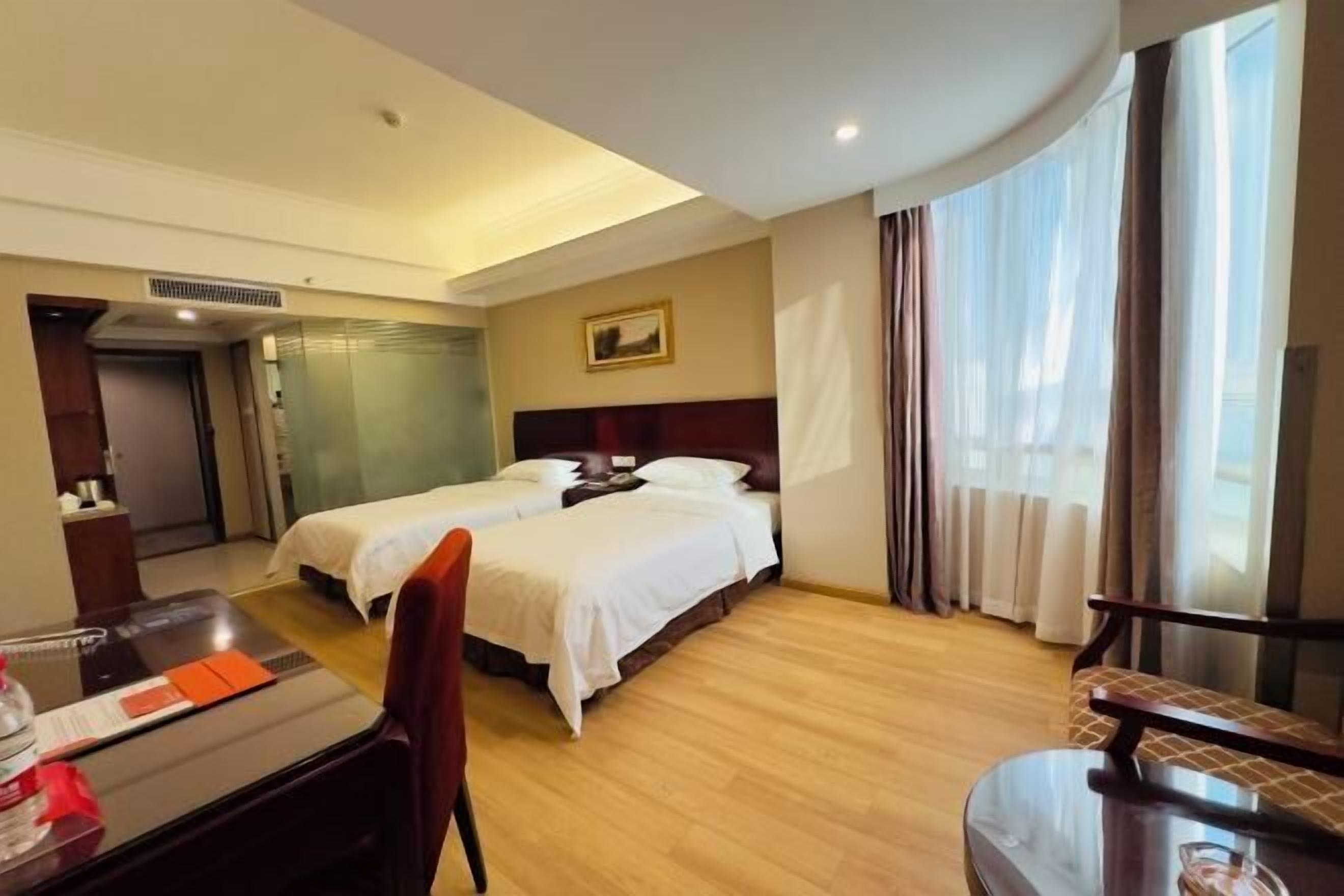 Minibar, in-room safe, alarm clocks