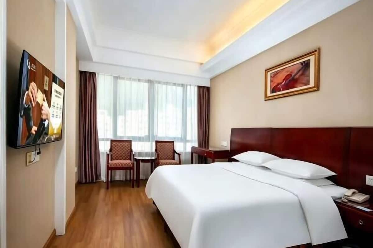Minibar, in-room safe, alarm clocks